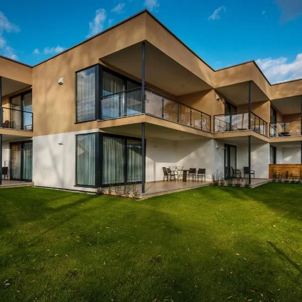 Apartmánový Dom Kriváň, hotel in Bešeňová