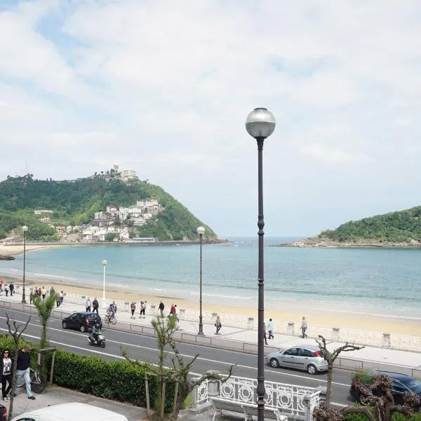 BREATHTAKING TERRACE VIEWS in luxury apartment - by www,SanSebastianApartments,es, hotel in Donostia-San Sebastián