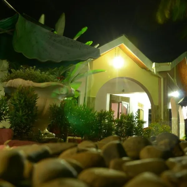Sheevy"s Bed N Breakfast, hotel em Fort Portal