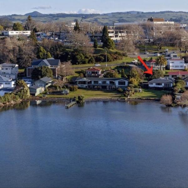 Lakefront Getaway in Rotorua