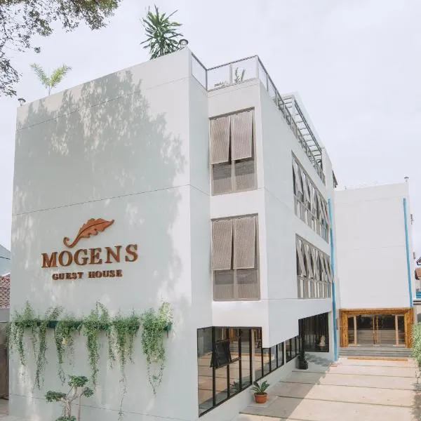 Mogens Guesthouse, hotel in Bandung