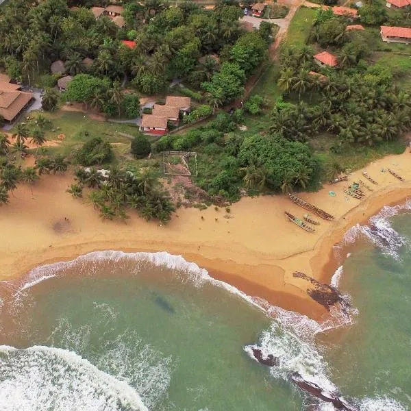 Ko-Sa Beach Resort Ltd，位于Ampeni的酒店