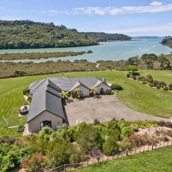 Okura River Estate Getaway, hotel in Auckland