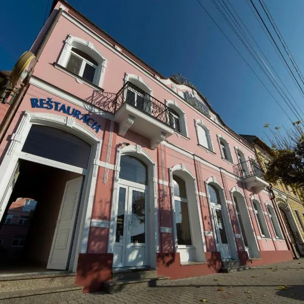 HOTEL Villa Romaine, hotel en Šahy