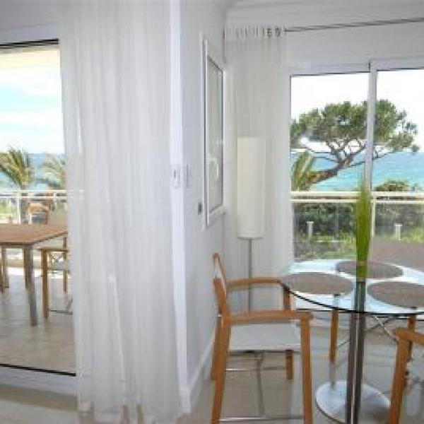 Stunning 2 Bed, 2 Bath Apt on the Cannes sea front has swimming pool and is a secure modern building 464