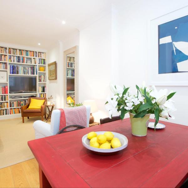 English Retro 2BR apt, moments from Battersea Park