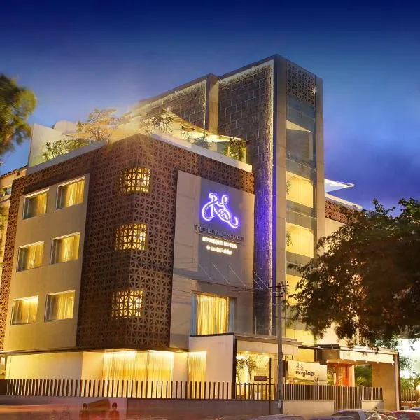 班加罗尔皇家参议院马场酒店，位于班加罗尔的酒店