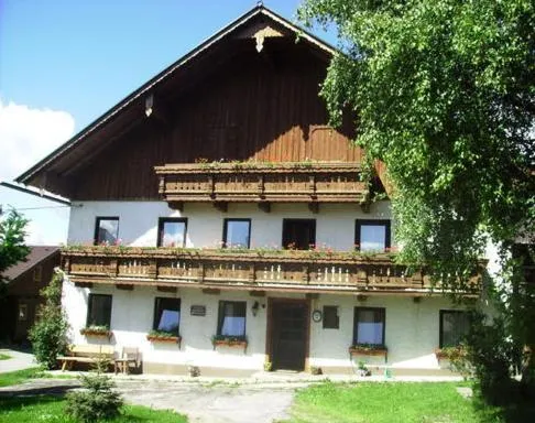Bauernhof Manuela Perner, hôtel à Nussdorf am Attersee