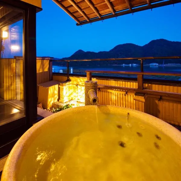 Kawaguchiya Kinosaki Riverside Hotel, hotel in Toyooka