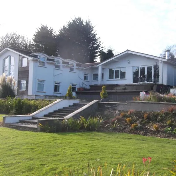 At Cedar Lodge、ラムゼイのホテル