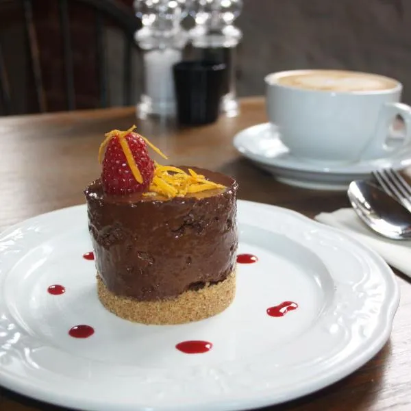 The Three Horseshoes, hotel in Warham