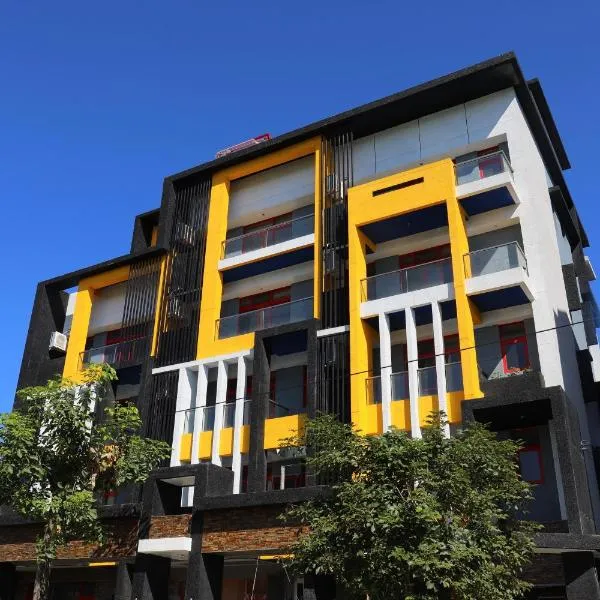 花蓮亮君經典民宿1館加2館民宿-東大門夜市-電梯包棟Bright King Homestay, hotel in Hualien City