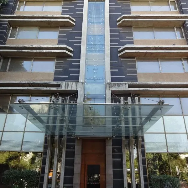 科斯莫普利谭酒店，位于艾哈迈达巴德的酒店