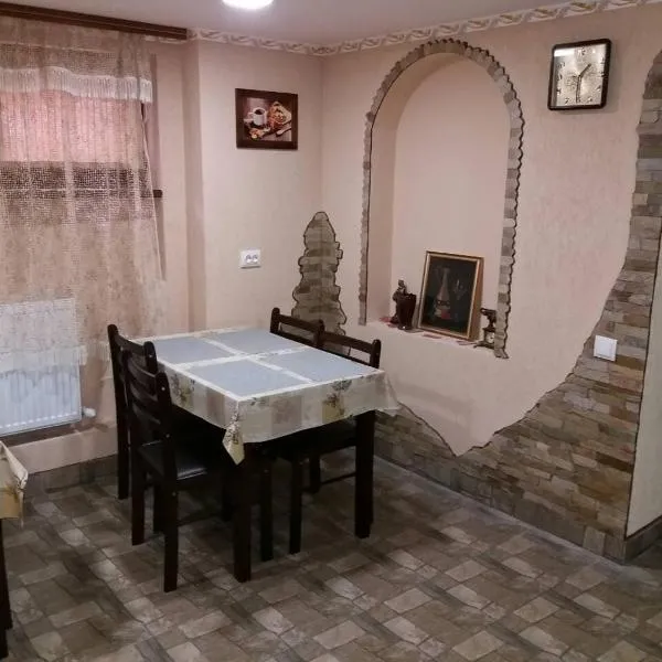 Guest House Zhanna, Hotel in Berehowe