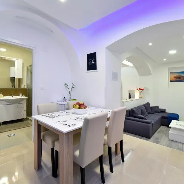 Apartment Frenki- Tkalčićeva -self check in-free parking, hotel in Zagreb