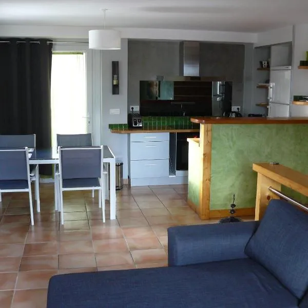 Appartement dans maison Entre Savines et Embrun, hôtel à Crots