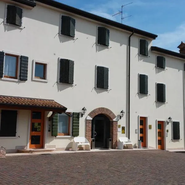Relais Corte Pontigliardo, viešbutis mieste Colà di Lazise