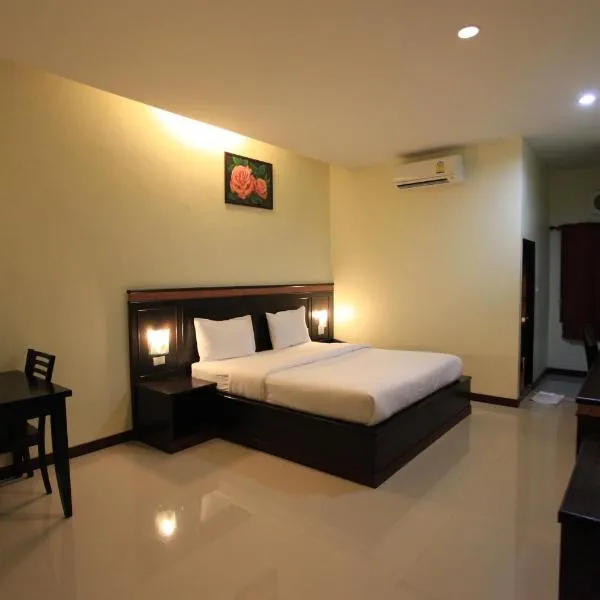 Room Place, ξενοδοχείο σε Chumphon