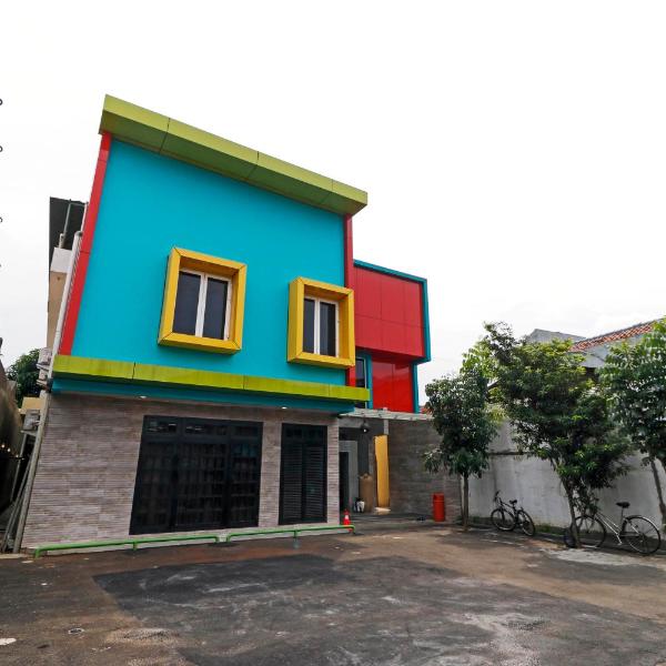 RedDoorz Plus near Halim Perdanakusuma 2