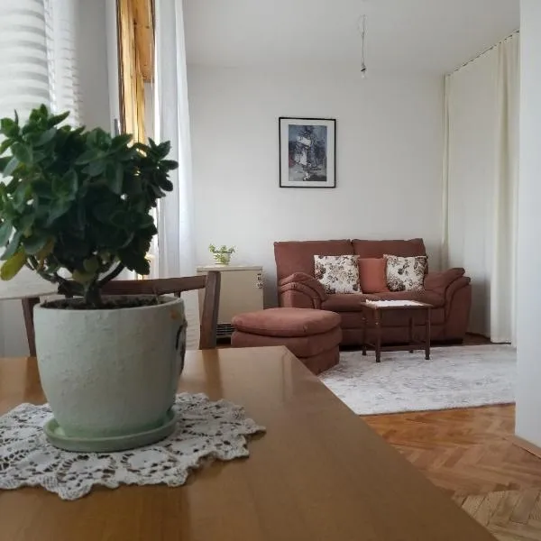 Super Central & Panoramic - Leo's Apartment, ξενοδοχείο στην Πρίστινα