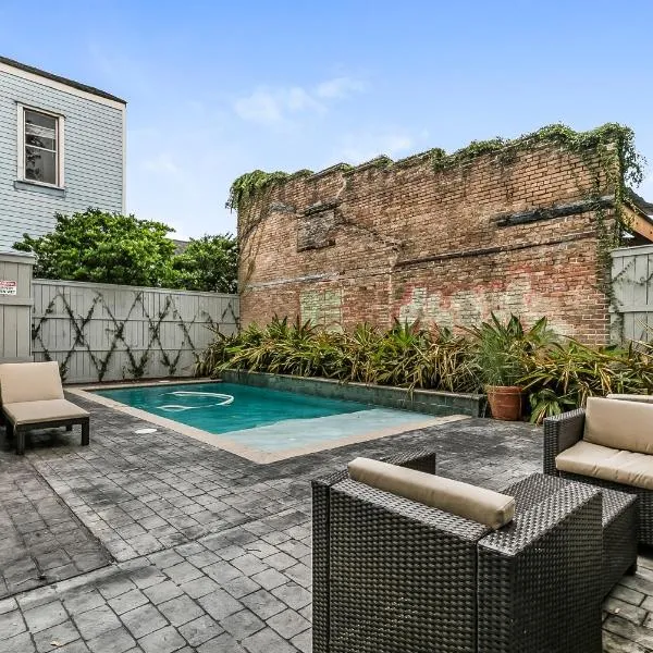Spacious 2BR in Prime Garden District Location w Pool，位于新奥尔良的酒店