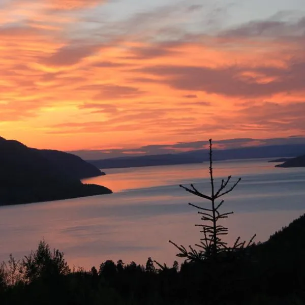 Luxury Mountain Villa, hotel in Strandlykkja