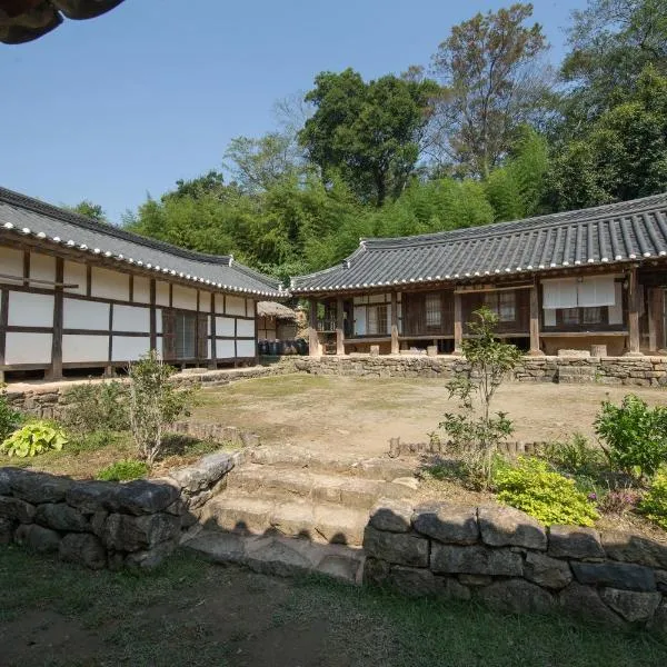 Jinrae Lee's Traditional House, hotel v destinaci Boseong
