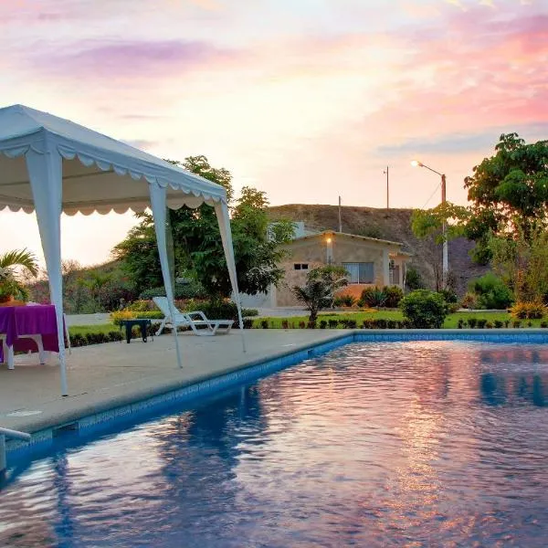 Saint Patricks Lodge, hotel a Santa Elena