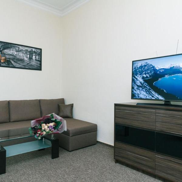 VIP 2 bedroms right near Khreashatik