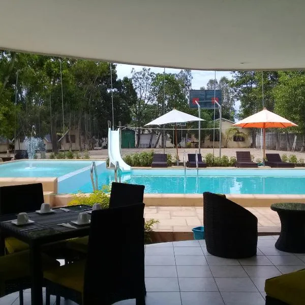 Holidays Hotel, отель в городе Махадзанга