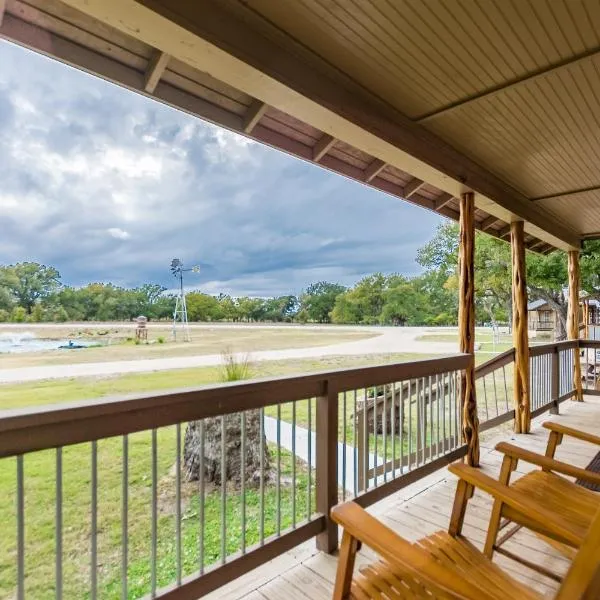 Vineyard Trail Cottages- Adults Only, ξενοδοχείο σε Fredericksburg