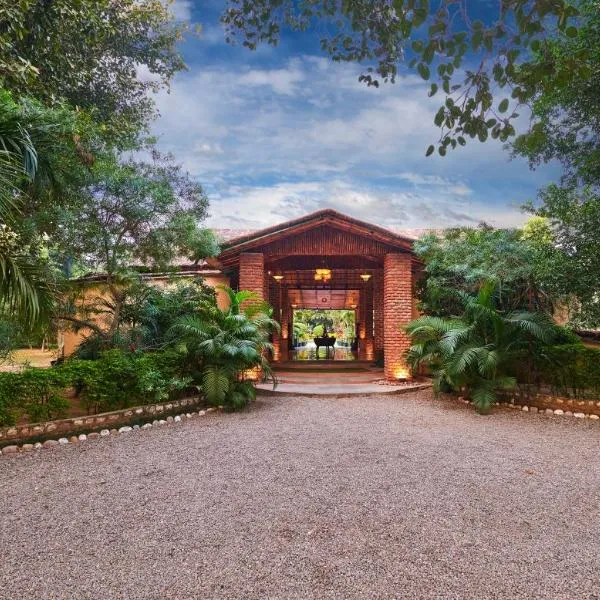 Aacorn Hideaway Resort & Spa, hotel in Rāmnagar