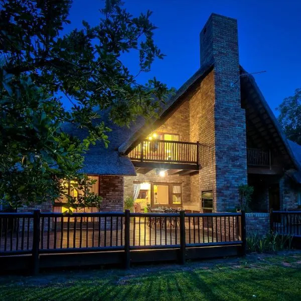 Cambalala - Luxury Units - in Kruger Park Lodge - Serviced Daily, Free Wi-Fi, hotel v destinaci Hazyview