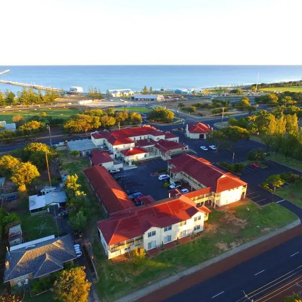巴瑟尔顿滨海大酒店，位于巴瑟尔顿的酒店