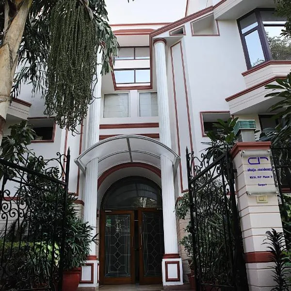 Ahuja Residency DLF Phase 2, ξενοδοχείο σε Γκουργκάον