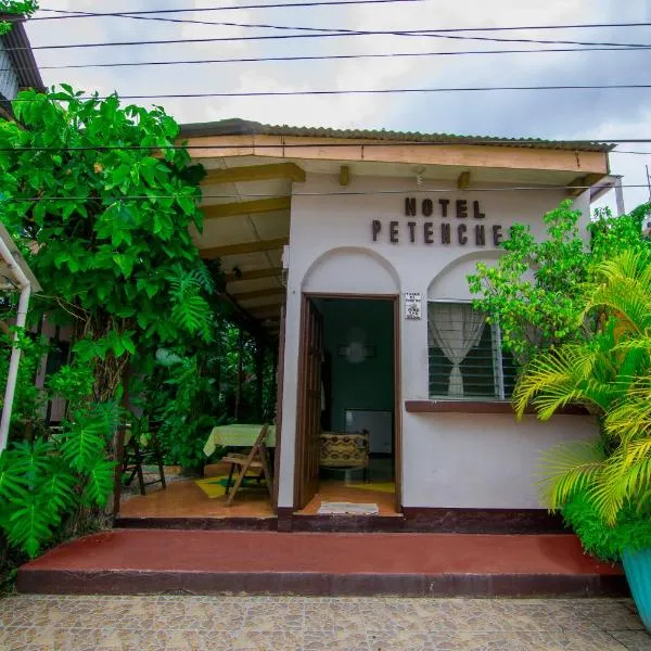 Hotel Petenchel, hotel en Flores