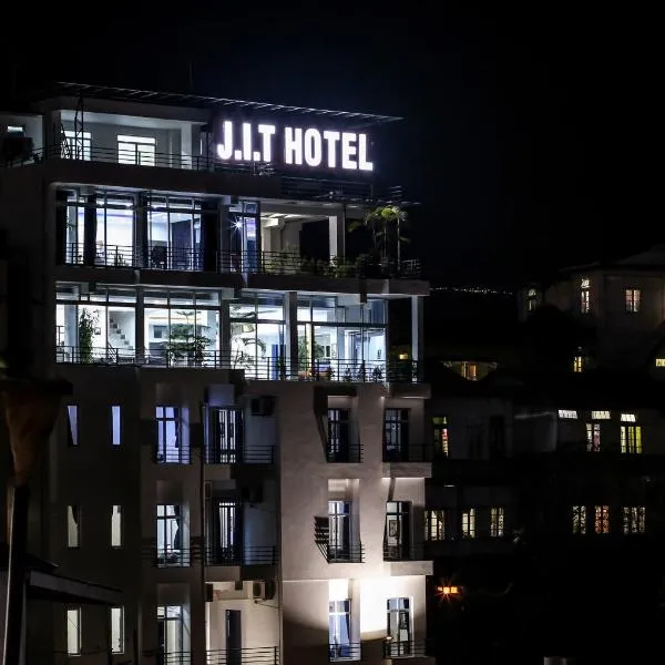 J. I. T HOTEL, hôtel à Chaltlāng