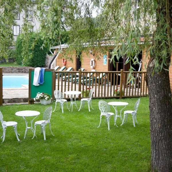 logis hôtel Le petit breuil, hotel em La Courtine