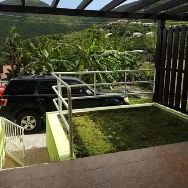 Over The Hill Residence, hotel in Grand Case