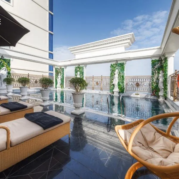 Monarque Hotel Danang, hotel in Da Nang