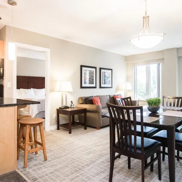 Canterra Suites Hotel, hotel in Edmonton