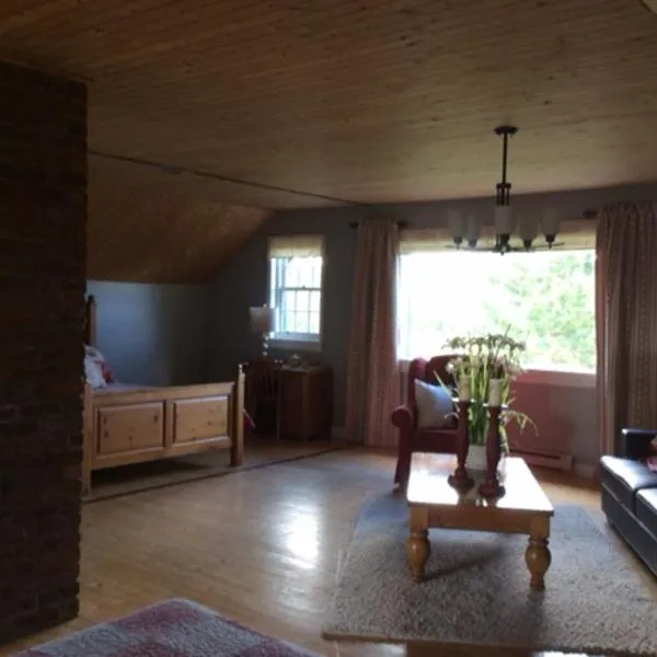 La Maison Pamaljolie, hotel in Ayer's Cliff