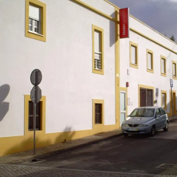 Hotel Serafim: Almodôvar'da bir otel