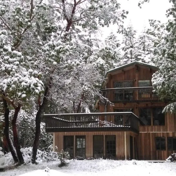 Gabriola Central B&B, hotel v destinaci Gabriola