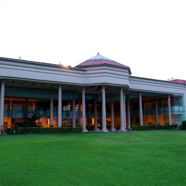 The Cabbana Resort & Spa, hotel di Phagwāra