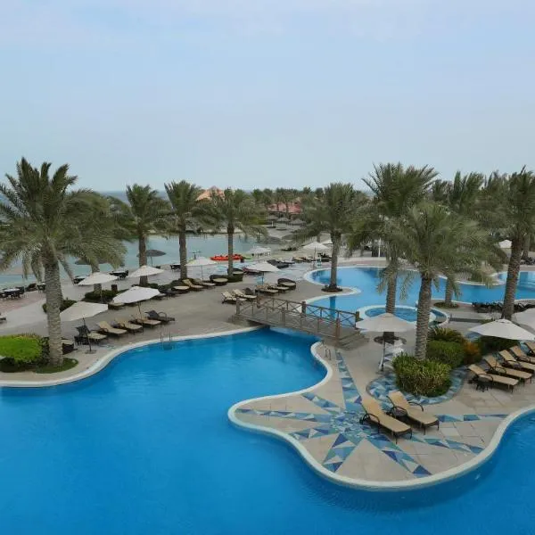 AlBander Hotel & Resort, מלון בסיטראה
