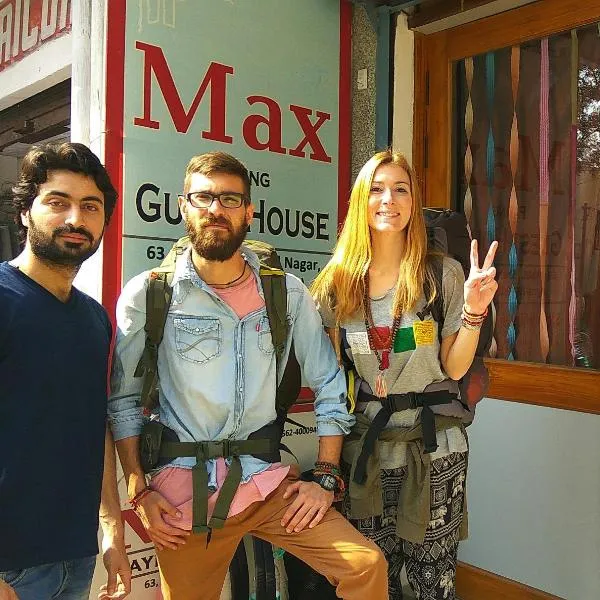 Max Guest House, hótel í Agra