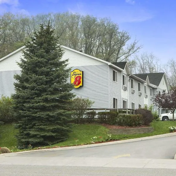 Super 8 by Wyndham Manistee, hotel a Manistee