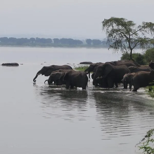 Kasenyi Lake Retreat Lodges & Campsite, hotel v Kasese