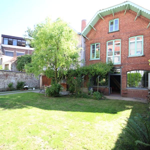 La maison du fond du jardin